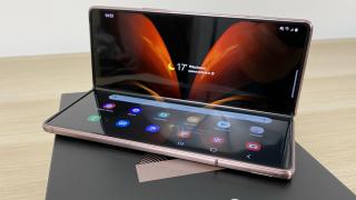 Samsung Galaxy Z Fold 2 5G Unboxing: toate îmbunătăţirile aşteptate după Galaxy Fold şi ceva în plus (Video)