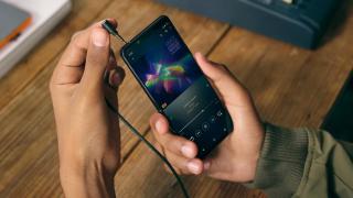 Sony Xperia 5 II este aici și vine cu ecran OLED 120Hz, CPU Snapdragon 865 și 8 GB RAM; Are și difuzoare stereo