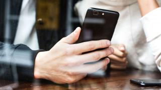 Cumpără cu cap: acest telefon a pierdut 91% din preţ în doar 12 luni