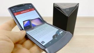 Motorola RAZR 5G Unboxing: fashion phone pliabil cu clapetă pentru nostalgici, acum cu 5G