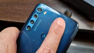 Motorola One Fusion+ Unboxing: ultimul mohican al camerelor pop up selfie combină Snapdragon 730 cu o baterie mare