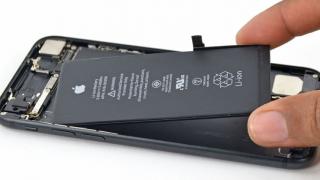 Baterie care ţine zile întregi la iPhone şi MacBook? Apple ar pregăti celule de hidrogen pentru baterii viitoare (Brevet)