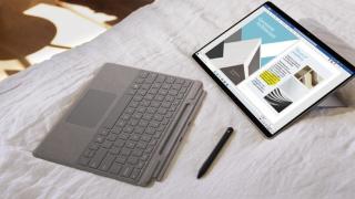 Microsoft anunță tableta Surface Pro X cu procesor nou, notebook-ul accesibil Surface Laptop Go, noi accesorii 