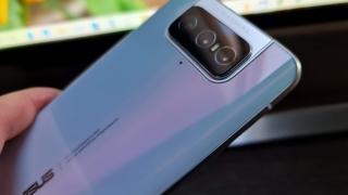 ASUS ZenFone 7 Pro: Baterie de 5000 mAh "săpată" de hardware-ul puternic, noul ecran
