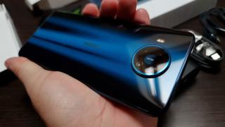 Nokia 8.3 5G Unboxing: telefonul lui James Bond, primul model Nokia 5G aduce extra optică Zeiss (Video)