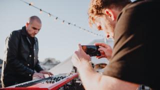 Oppo lansează local noua serie de telefoane Reno4; Vedem primul videoclip muzical din România filmat integral cu un telefon 5G