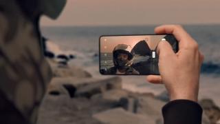 OnePlus 8T apare într-un prim spot promoţional cu Robert Downey Jr. (Video)