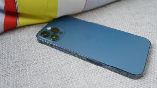 iPhone 12 și iPhone 12 Pro primesc acum unboxing-uri; Vedem cutiile slim și noile variante de culoare