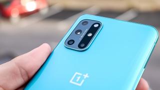 OnePlus 8T Unboxing: flagship-ul de toamnă cu încărcare la 65W, Always On Display este aici (MEGA cutia roşie Media Kit)