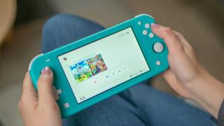 REDUCERI REALE Altex: azi avem tabletă cu 4G la 500 lei și Nintendo Switch Lite la 999 lei