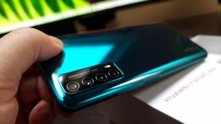 Huawei P smart 2021 Unboxing: telefonul cu nuanţă cool pentru puştani, generos ca baterie