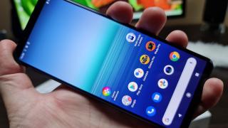 Sony Xperia 5 II Unboxing: un telefon compact şi îngust "înarmat" cu optica lui Xperia 1 II + Sony Alpha
