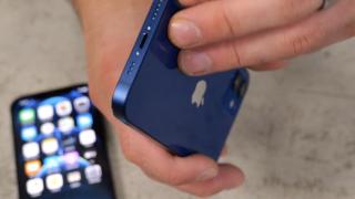 iPhone 12 și 12 Pro primesc un drop test şi aflăm cum stă Ceramic Shield + o vulnerabilitate mare a spatelui