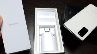 Samsung Galaxy S21 fără căști și încărcător la pachet? Compania sud-coreeană ia în calcul această variantă