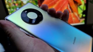 Prima actualizare software se livrează acum pe Huawei Mate 40 Pro și aduce modul de captură duală cu ambele camere (față + spate)