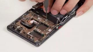 Huawei Mate 40 Pro primeşte o disecţie, are design modular şi ar fi uşor de reparat (Video)