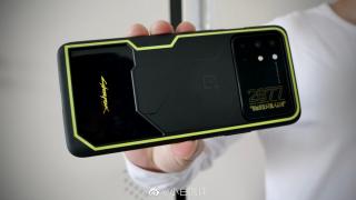 OnePlus 8T Cyberpunk 2077 Edition este acum oficial; Vine cu un modul foto uriaș, husă personalizată și un design futurist