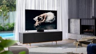 Turul Magazinelor #792: Televizor 8K la evoMAG, Mate XS la reducere, robot aspirator şi Fitbit Versa 3 la discount