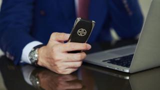 Foştii angajaţi Vertu au lansat un nou brand de telefoane de lux: Xor; Primul model este Titanium