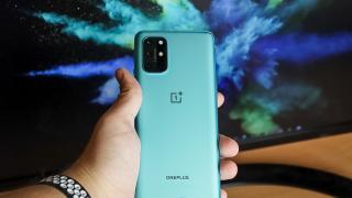 OnePlus 8T: Hardware de flagship, cu mici compromisuri