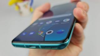 OnePlus 8T: Acustică stereo dinamică şi amplă