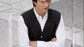 Asemănare interesantă Între Ashton Kutcher și Steve Jobs pe platoul filmului jOBS (Imagini)