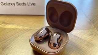 Samsung Galaxy Buds Live Review: cumpără-le pentru bas şi volum, dar atenţie la design! (Video)