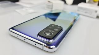 Turul Magazinelor #806: Şemineu electric, MacBook Pro 2020 la precomanda, OnePlus 8T Cyberpunk în România