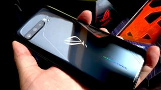 ASUS ROG Phone 3: Baterie fantastică la playback video, fără egal pe piaţă