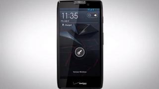 Motorola ar putea lansa un telefon cu ecran fără magini săptămâna viitoare! Noul RAZR?
