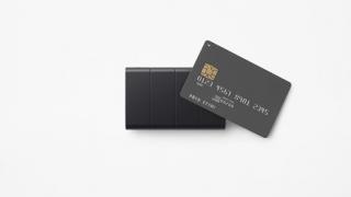 Oppo dezvăluie un telefon concept inedit - Are dimensiunea unui card de credit și se poate plia de trei ori