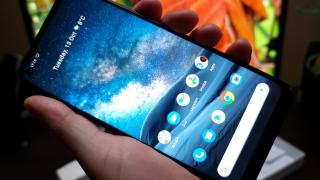 Nokia 8.3 5G: Display LCD generos, fără gimmick-uri sau extra-uri
