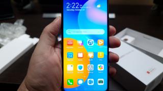 Huawei P Smart 2021: Design atractiv pe verde, un corp comod