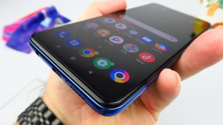 POCO X3 NFC: Display de interior, bun la refresh rate şi cam atât