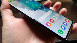 Samsung Galaxy S20 FE în configurația cu 8GB RAM și 128GB de stocare costă azi doar 2599.99 lei!