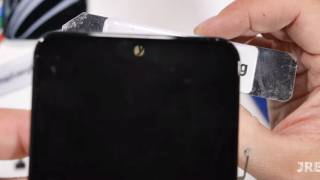 ZTE Axon 20 5G primeşte o disecţie care ne arată cum a fost integrată prima cameră sub ecran (Video)