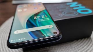 OnePlus Nord N10 5G: Design generic, dar un corp bine construit