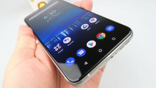 ASUS ZenFone 7 Pro: Acustica stereo face discriminare între cele două speakere