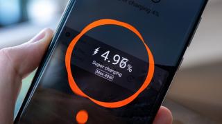 Huawei dezvoltă un încărcător care oferă suport pentru încărcarea rapidă la 135W; S-ar putea să îl vedem odată cu noua serie Huawei P50