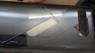 ASUS ROG Phone 4 apare în primele fotografii şi îşi dezvăluie spatele, similar cu predecesorul