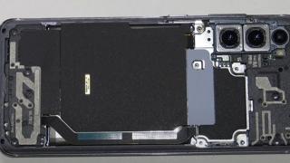 Samsung Galaxy S21 a primit prima disecţie şi are componentele aranjate cam ca S20; Ar fi uşor de reparat