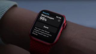 Apple Watch ar putea detecta Covid-19 chiar înainte să apară simptomele, conform unui nou studiu