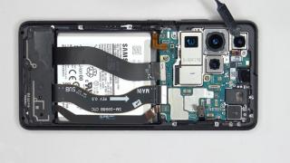 Samsung Galaxy S21 Ultra 5G este disecat în faţa camerei; Ecranul şi bateria sunt greu de înlocuit