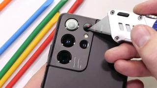 Samsung Galaxy S21 Ultra are două protecţii de ecran; Iată-l zgâriat, îndoit şi ars de JerryRigEverything (Video)