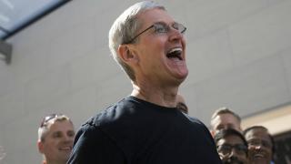 Mobicast #342: Dezbatere "Şcoală sau Şcoala Vieţii", încărcare wireless la distanţă, rezultate financiare Apple, Samsung, Xiaomi