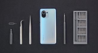 Xiaomi Mi 11 primește o disecție oficială și pare destul de ușor de reparat (video)