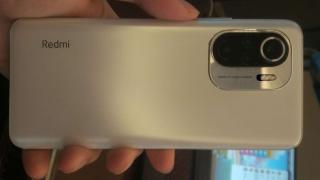 Redmi K40 Pro apare într-o primă fotografie hands-on, cu modul foto generos inspirat de Mi 11