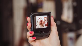Motorola RAZR 5G se bucură de cea mai avansată cameră selfie de pe piață grație afișajului Quick View
