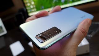Vivo Y70 Unboxing: telefon midrange ultrauşor cu 8 GB RAM, încărcare rapidă, ecran AMOLED (Video)