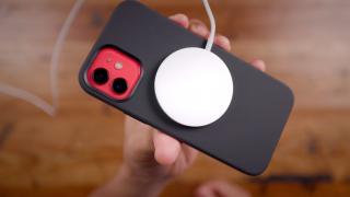 Preț și disponibilitate accesorii Apple MagSafe pentru iPhone 12 în România